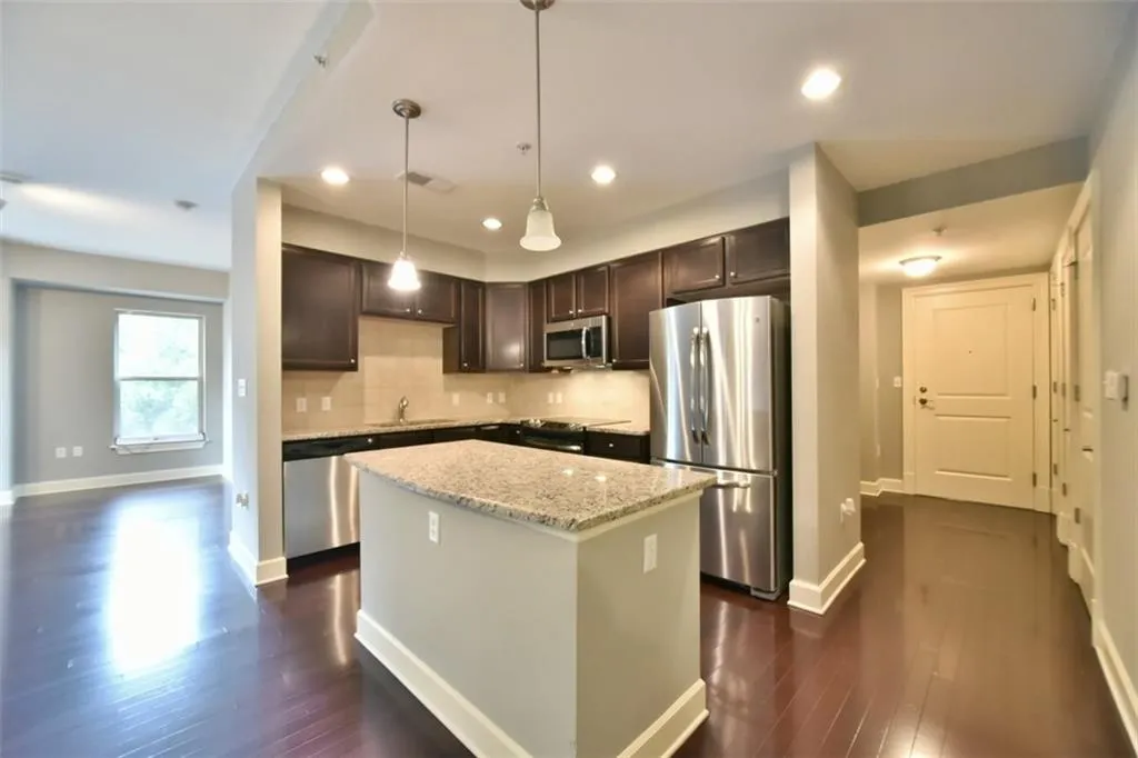 200 River Vista Drive Unit 202, Atlanta, Georgia 30339, 2 Bedrooms Bedrooms, ,2 BathroomsBathrooms,Residential,Sold,200 River Vista Drive Unit 202,5718528