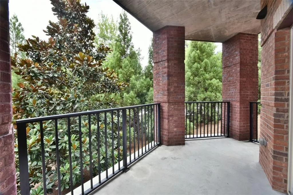 200 River Vista Drive Unit 202, Atlanta, Georgia 30339, 2 Bedrooms Bedrooms, ,2 BathroomsBathrooms,Residential,Sold,200 River Vista Drive Unit 202,5718528