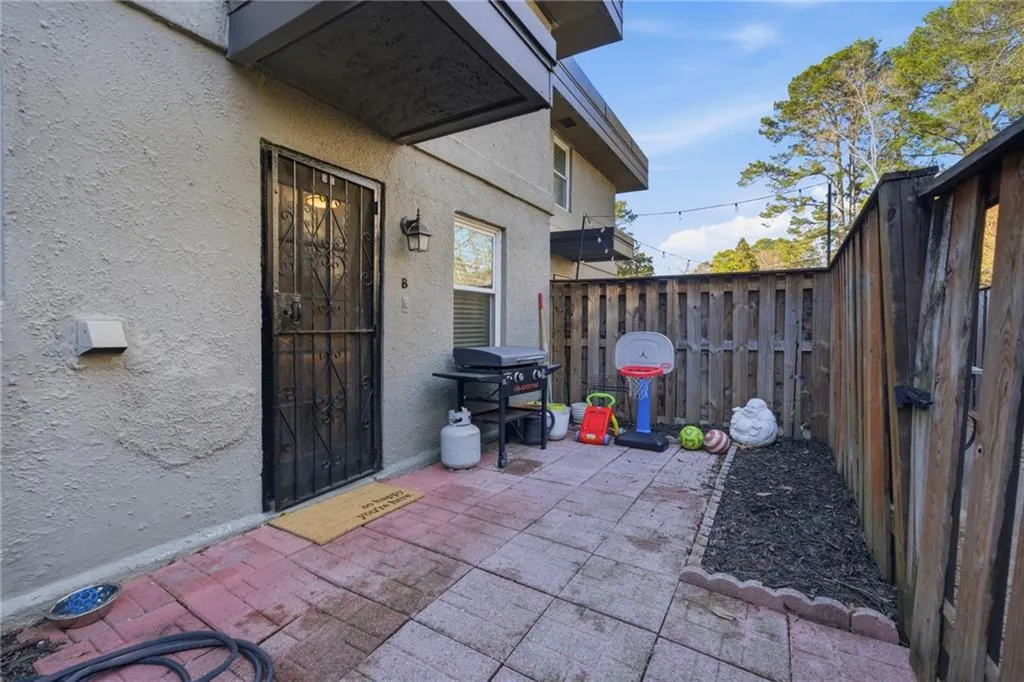 285 Lakemoore Drive Ne Unit B, Atlanta, Georgia 30342, 2 Bedrooms Bedrooms, 0 ,1 BathroomBathrooms,Residential,For Sale,285 Lakemoore Drive Ne Unit B,7703912