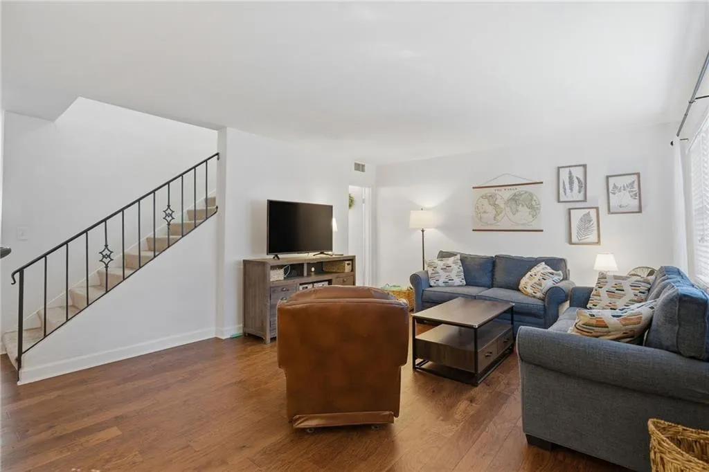 285 Lakemoore Drive Ne Unit B, Atlanta, Georgia 30342, 2 Bedrooms Bedrooms, 0 ,1 BathroomBathrooms,Residential,For Sale,285 Lakemoore Drive Ne Unit B,7703912