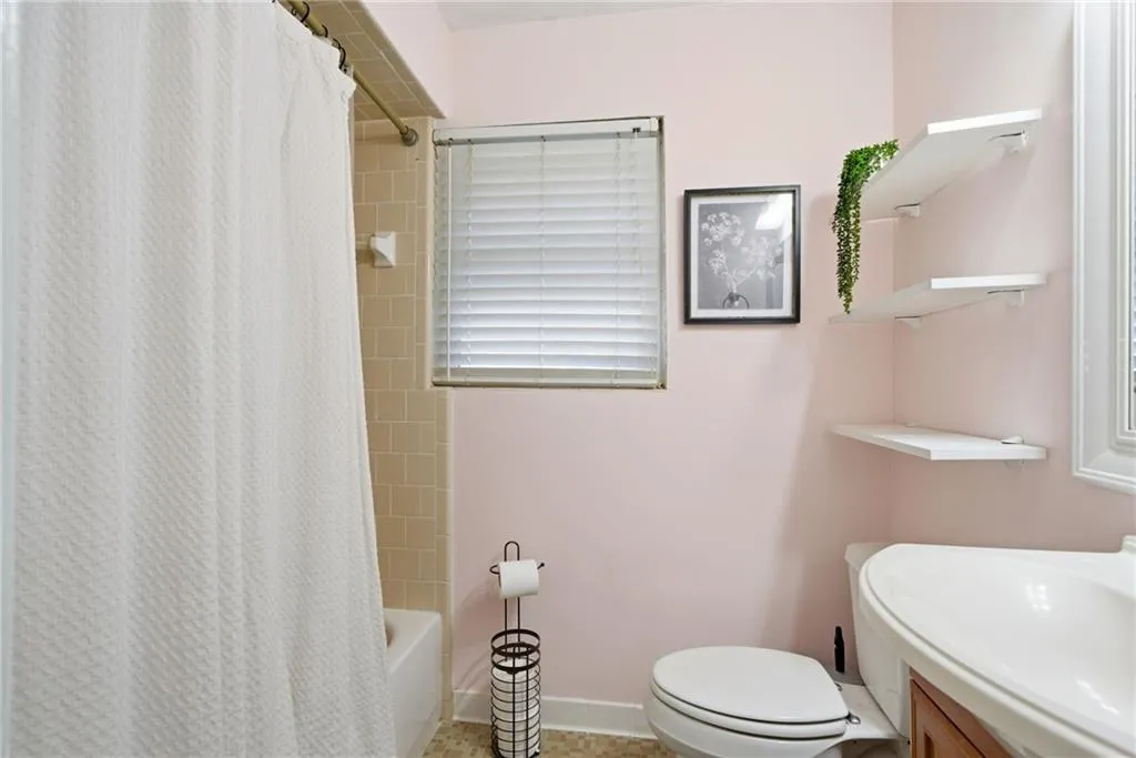 285 Lakemoore Drive Ne Unit B, Atlanta, Georgia 30342, 2 Bedrooms Bedrooms, 0 ,1 BathroomBathrooms,Residential,For Sale,285 Lakemoore Drive Ne Unit B,7703912