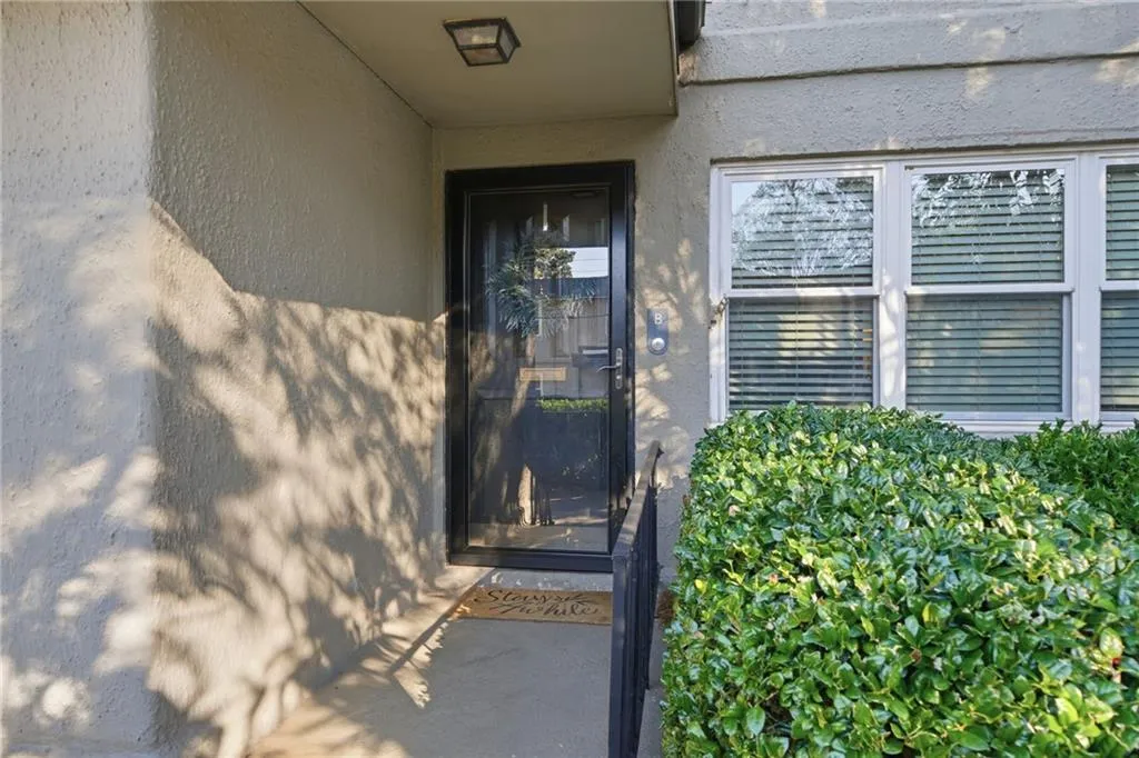 285 Lakemoore Drive Ne Unit B, Atlanta, Georgia 30342, 2 Bedrooms Bedrooms, 0 ,1 BathroomBathrooms,Residential,For Sale,285 Lakemoore Drive Ne Unit B,7703912