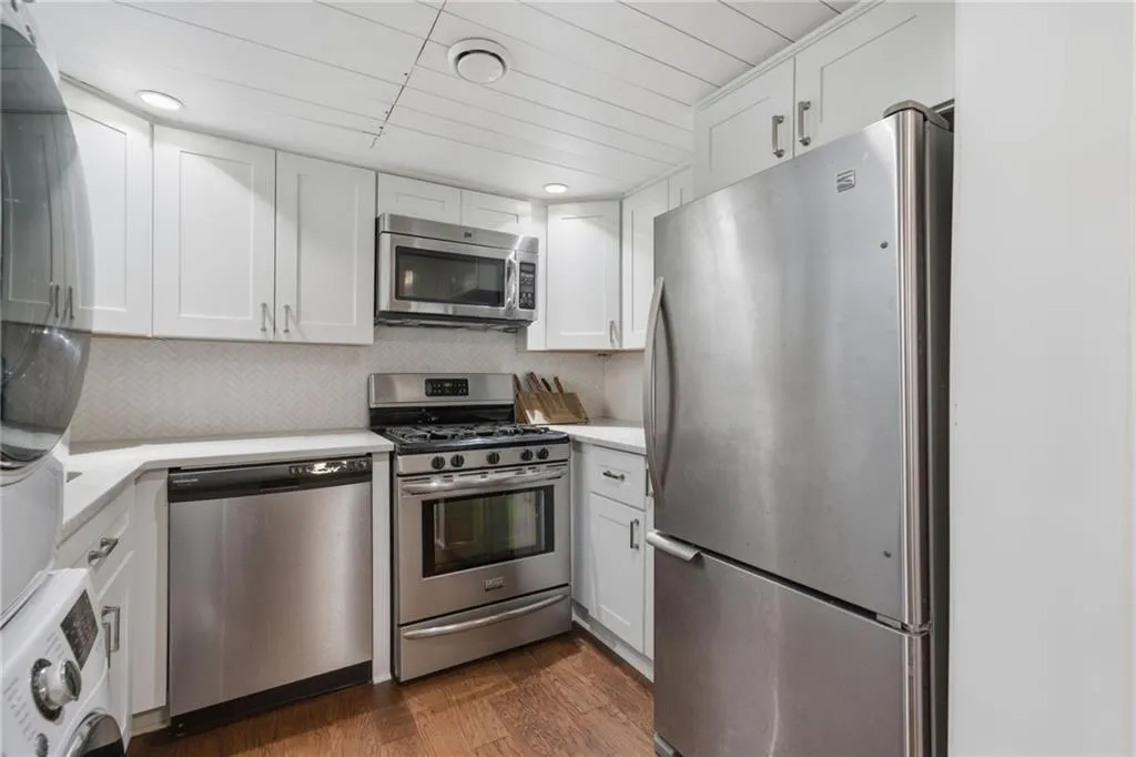 285 Lakemoore Drive Ne Unit B, Atlanta, Georgia 30342, 2 Bedrooms Bedrooms, 0 ,1 BathroomBathrooms,Residential,For Sale,285 Lakemoore Drive Ne Unit B,7703912