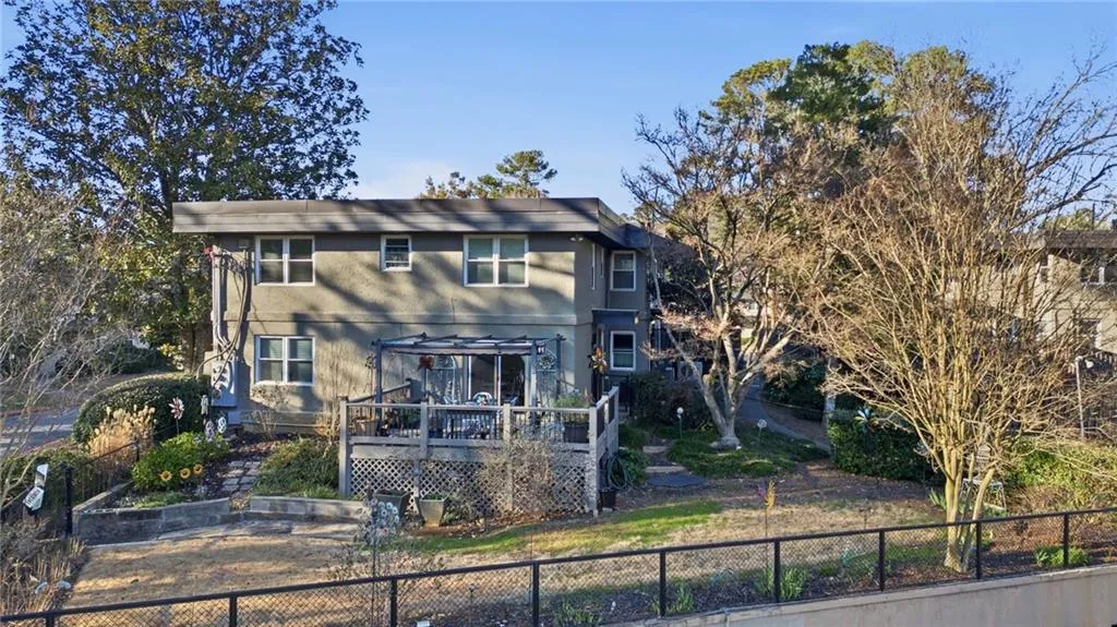 285 Lakemoore Drive Ne Unit B, Atlanta, Georgia 30342, 2 Bedrooms Bedrooms, 0 ,1 BathroomBathrooms,Residential,For Sale,285 Lakemoore Drive Ne Unit B,7703912