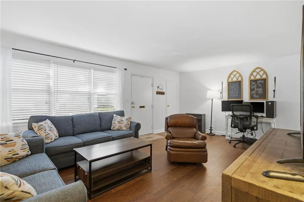285 Lakemoore Drive Ne Unit B, Atlanta, Georgia 30342, 2 Bedrooms Bedrooms, 0 ,1 BathroomBathrooms,Residential,For Sale,285 Lakemoore Drive Ne Unit B,7703912