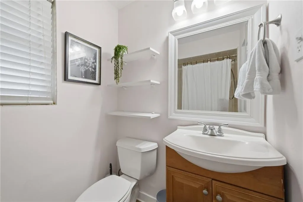 285 Lakemoore Drive Ne Unit B, Atlanta, Georgia 30342, 2 Bedrooms Bedrooms, 0 ,1 BathroomBathrooms,Residential,For Sale,285 Lakemoore Drive Ne Unit B,7703912