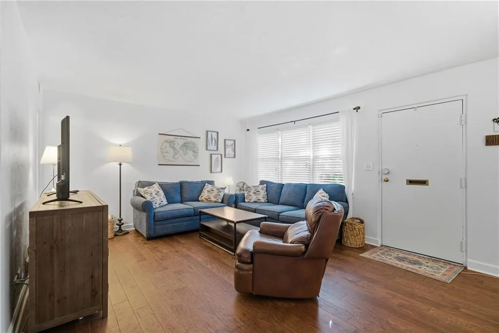 285 Lakemoore Drive Ne Unit B, Atlanta, Georgia 30342, 2 Bedrooms Bedrooms, 0 ,1 BathroomBathrooms,Residential,For Sale,285 Lakemoore Drive Ne Unit B,7703912