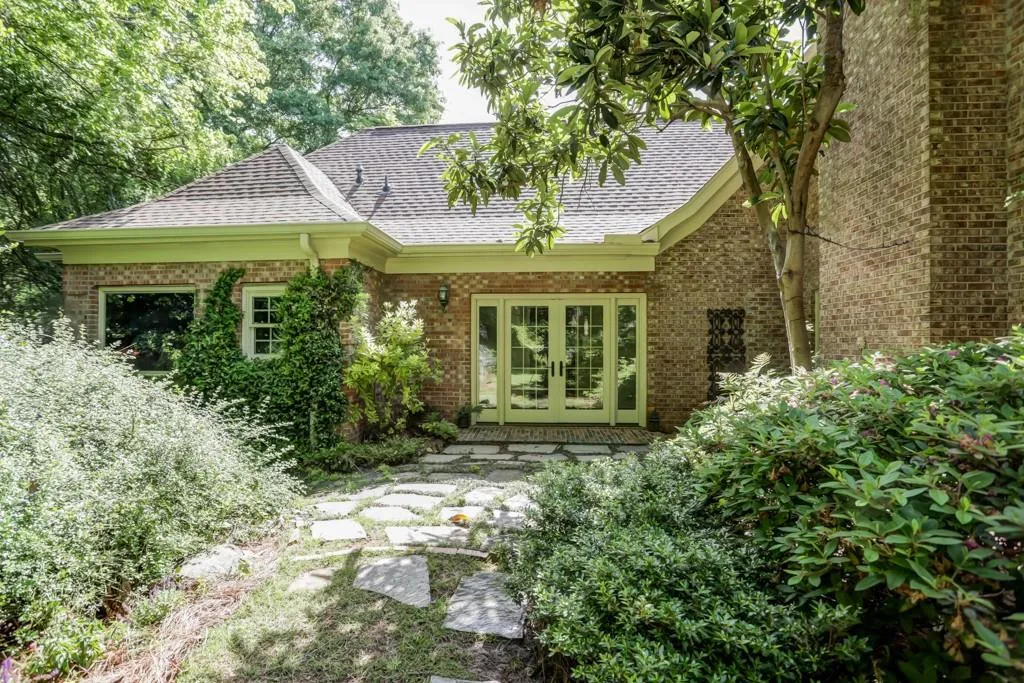 5740 Lake Island Drive, Sandy Springs, Georgia 30327, 6 Bedrooms Bedrooms, ,4 BathroomsBathrooms,Residential,Sold,5740 Lake Island Drive,6006775