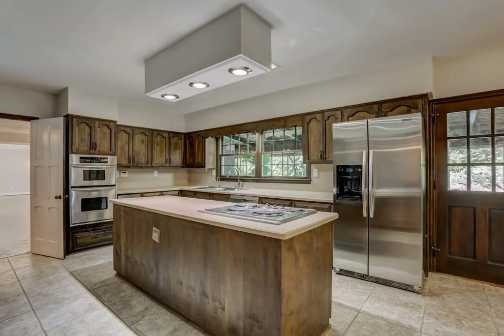 5740 Lake Island Drive, Sandy Springs, Georgia 30327, 6 Bedrooms Bedrooms, ,4 BathroomsBathrooms,Residential,Sold,5740 Lake Island Drive,6006775