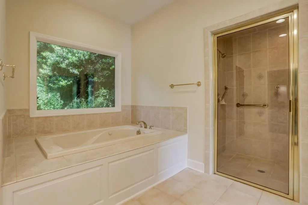 5740 Lake Island Drive, Sandy Springs, Georgia 30327, 6 Bedrooms Bedrooms, ,4 BathroomsBathrooms,Residential,Sold,5740 Lake Island Drive,6006775