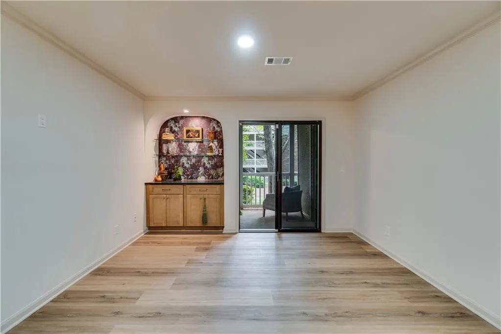 301 Barrington Hills Drive, Atlanta, Georgia 30350, 2 Bedrooms Bedrooms, ,2 BathroomsBathrooms,Residential,Sold,301 Barrington Hills Drive,7370135