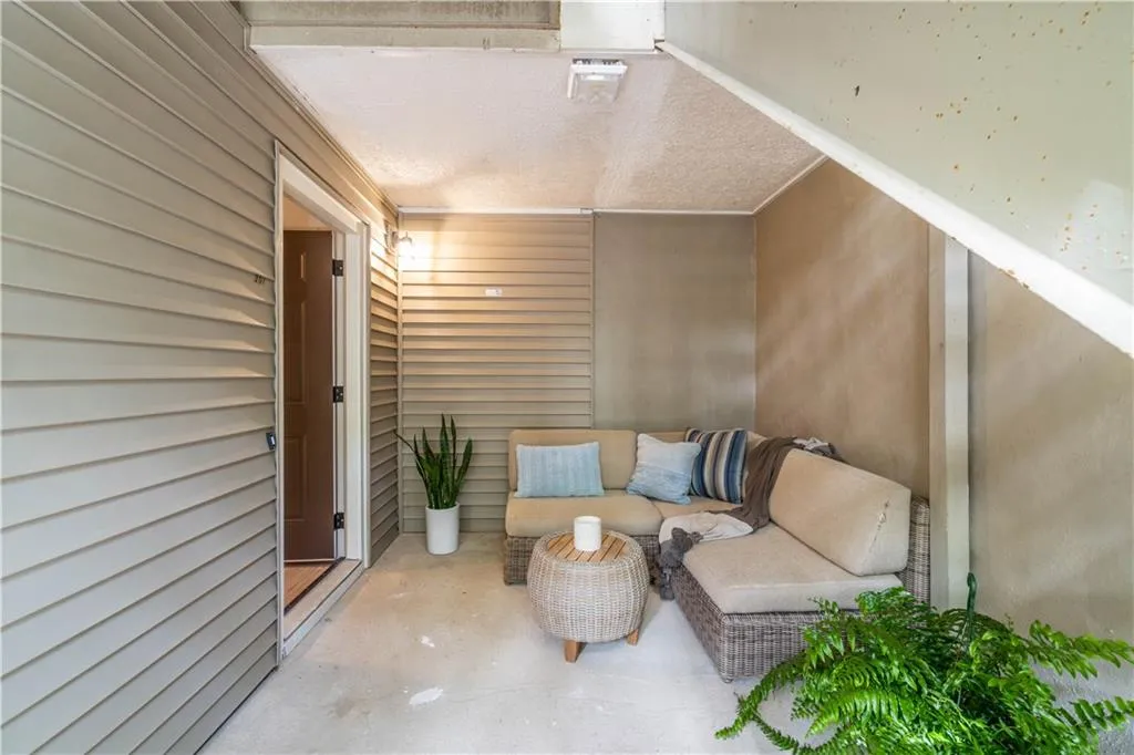301 Barrington Hills Drive, Atlanta, Georgia 30350, 2 Bedrooms Bedrooms, ,2 BathroomsBathrooms,Residential,Sold,301 Barrington Hills Drive,7370135