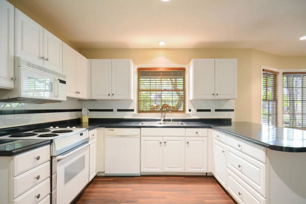175 Berwick Drive, Sandy Springs, Georgia 30328, 4 Bedrooms Bedrooms, ,3 BathroomsBathrooms,Residential,Sold,175 Berwick Drive,6877771