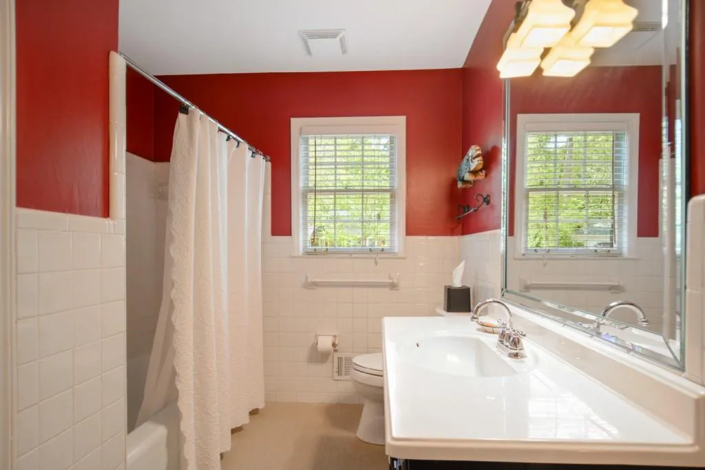 175 Berwick Drive, Sandy Springs, Georgia 30328, 4 Bedrooms Bedrooms, ,3 BathroomsBathrooms,Residential,Sold,175 Berwick Drive,6877771