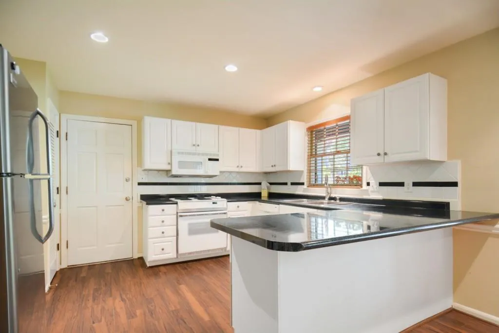 175 Berwick Drive, Sandy Springs, Georgia 30328, 4 Bedrooms Bedrooms, ,3 BathroomsBathrooms,Residential,Sold,175 Berwick Drive,6877771