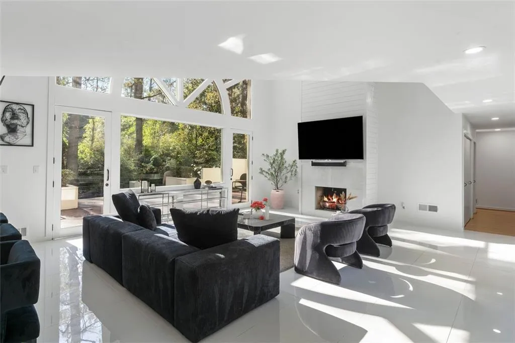 780 Crest Valley Drive, Atlanta, Georgia 30327, 3 Bedrooms Bedrooms, ,2 BathroomsBathrooms,Residential,Sold,780 Crest Valley Drive,7482262