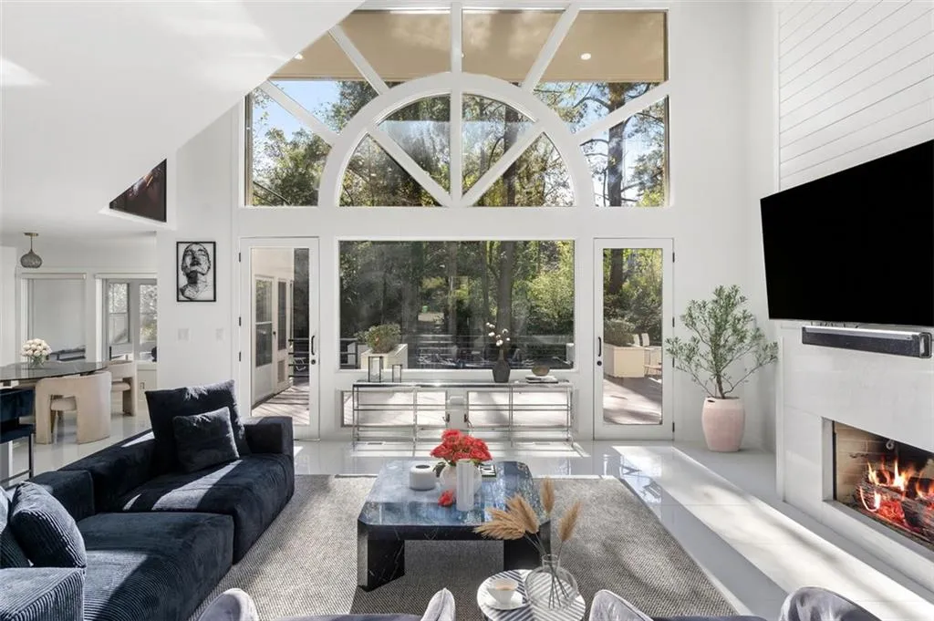 780 Crest Valley Drive, Atlanta, Georgia 30327, 3 Bedrooms Bedrooms, ,2 BathroomsBathrooms,Residential,Sold,780 Crest Valley Drive,7482262