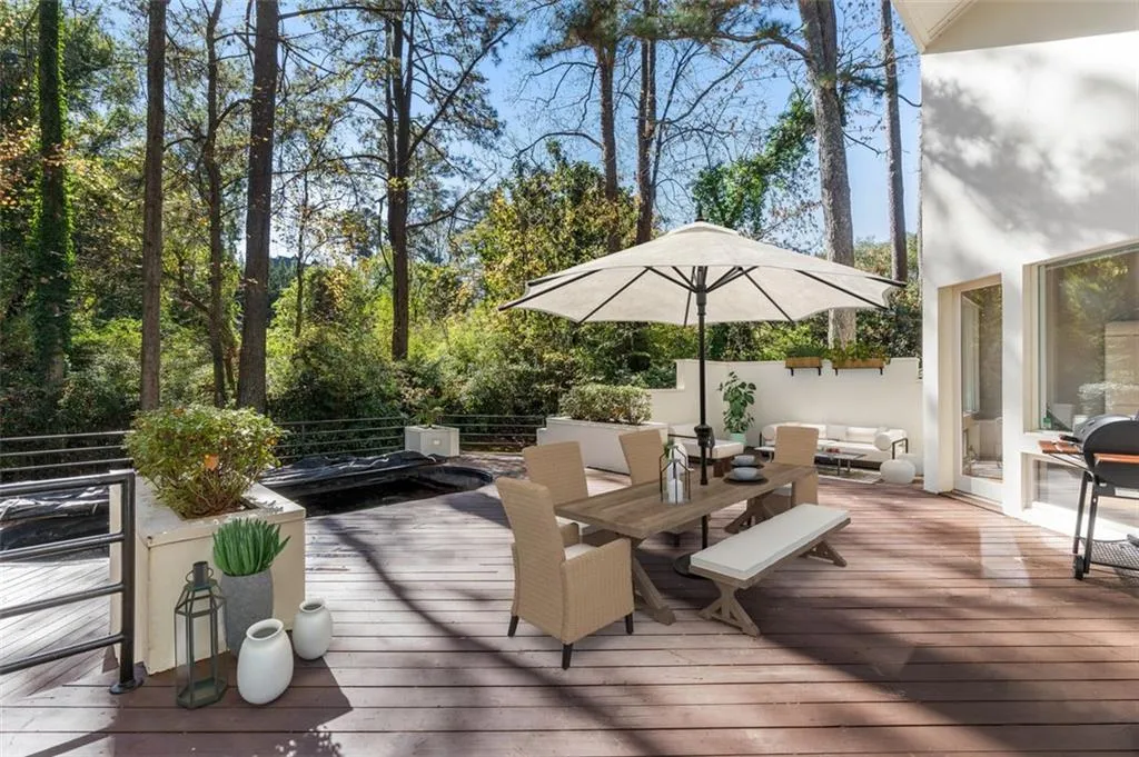 780 Crest Valley Drive, Atlanta, Georgia 30327, 3 Bedrooms Bedrooms, ,2 BathroomsBathrooms,Residential,Sold,780 Crest Valley Drive,7482262