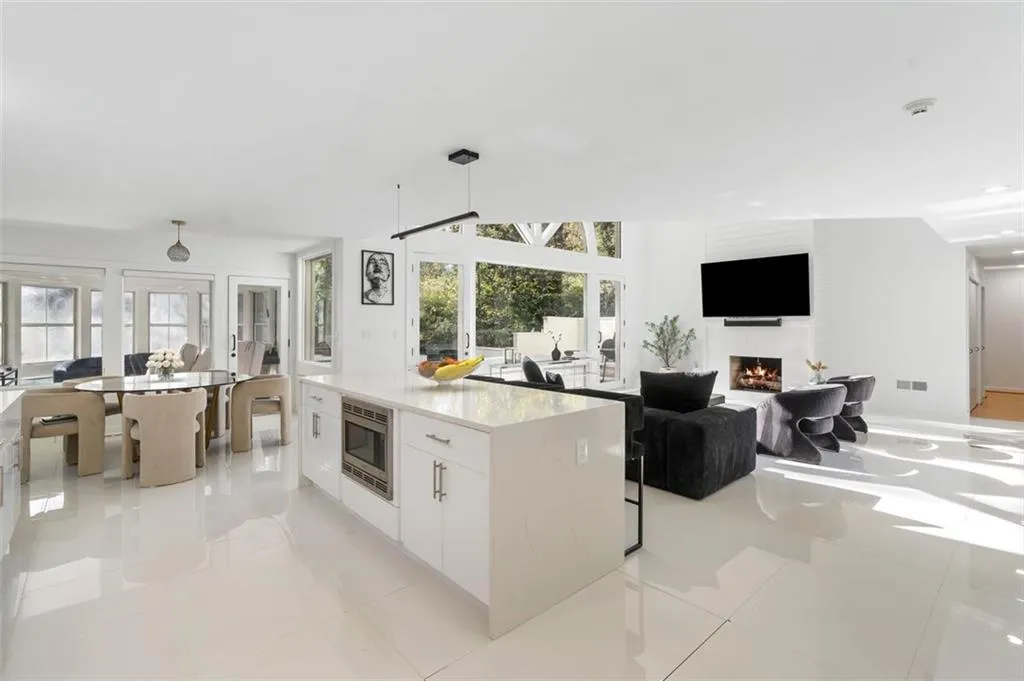 780 Crest Valley Drive, Atlanta, Georgia 30327, 3 Bedrooms Bedrooms, ,2 BathroomsBathrooms,Residential,Sold,780 Crest Valley Drive,7482262