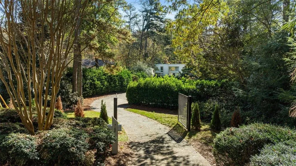 780 Crest Valley Drive, Atlanta, Georgia 30327, 3 Bedrooms Bedrooms, ,2 BathroomsBathrooms,Residential,Sold,780 Crest Valley Drive,7482262