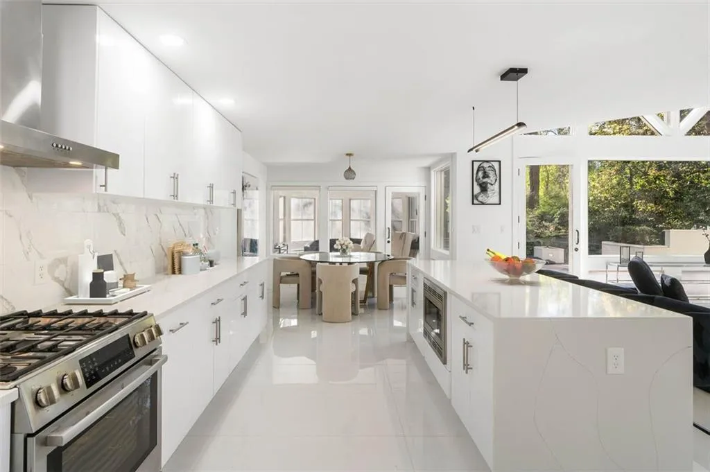 780 Crest Valley Drive, Atlanta, Georgia 30327, 3 Bedrooms Bedrooms, ,2 BathroomsBathrooms,Residential,Sold,780 Crest Valley Drive,7482262