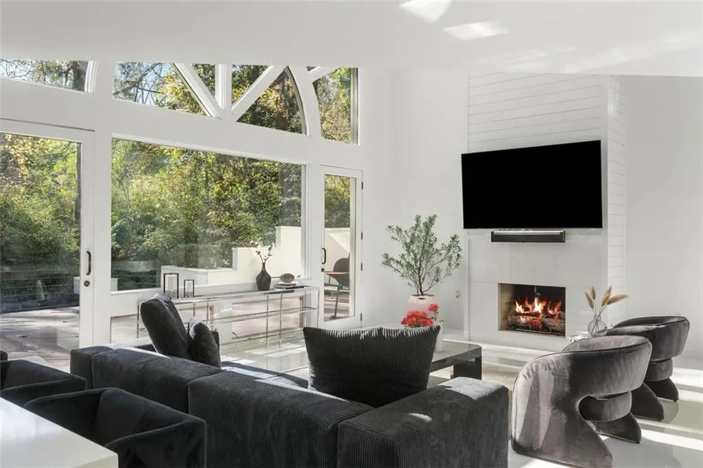 780 Crest Valley Drive, Atlanta, Georgia 30327, 3 Bedrooms Bedrooms, ,2 BathroomsBathrooms,Residential,Sold,780 Crest Valley Drive,7482262