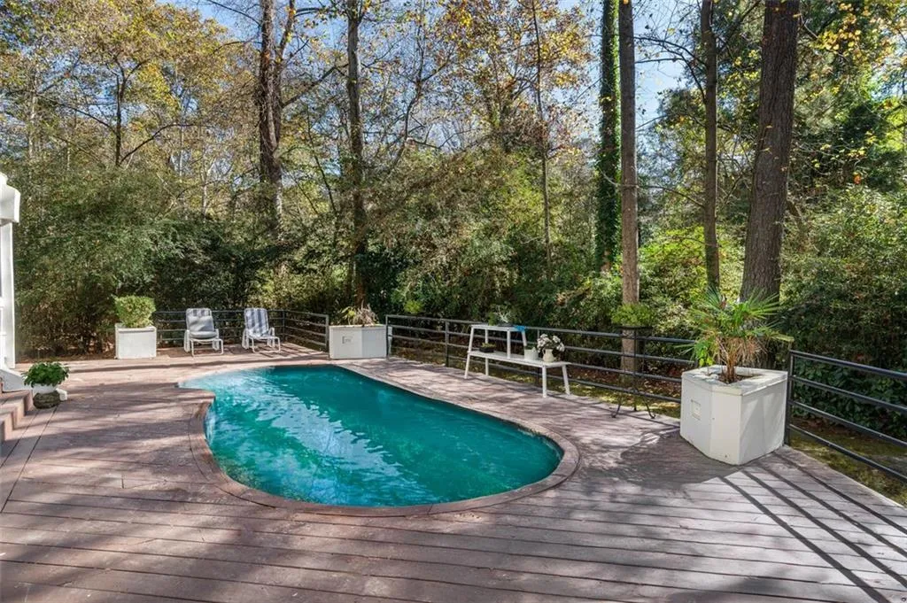 780 Crest Valley Drive, Atlanta, Georgia 30327, 3 Bedrooms Bedrooms, ,2 BathroomsBathrooms,Residential,Sold,780 Crest Valley Drive,7482262