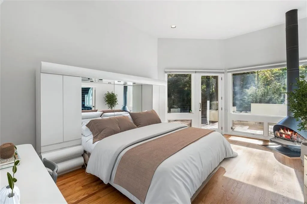 780 Crest Valley Drive, Atlanta, Georgia 30327, 3 Bedrooms Bedrooms, ,2 BathroomsBathrooms,Residential,Sold,780 Crest Valley Drive,7482262