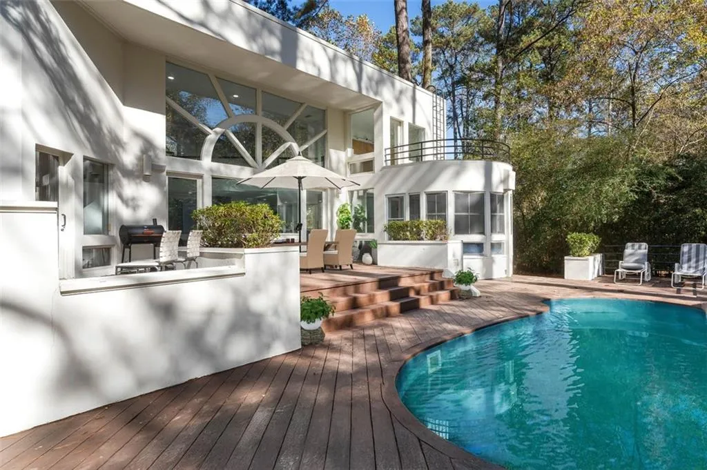 780 Crest Valley Drive, Atlanta, Georgia 30327, 3 Bedrooms Bedrooms, ,2 BathroomsBathrooms,Residential,Sold,780 Crest Valley Drive,7482262