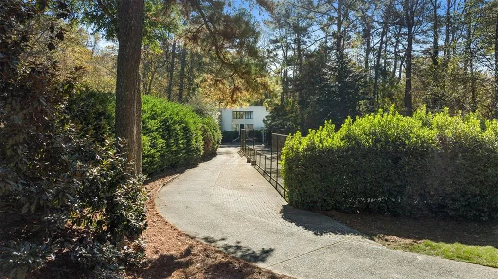 780 Crest Valley Drive, Atlanta, Georgia 30327, 3 Bedrooms Bedrooms, ,2 BathroomsBathrooms,Residential,Sold,780 Crest Valley Drive,7482262