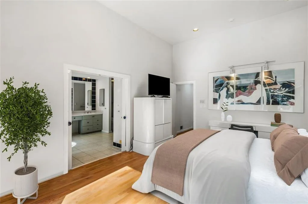 780 Crest Valley Drive, Atlanta, Georgia 30327, 3 Bedrooms Bedrooms, ,2 BathroomsBathrooms,Residential,Sold,780 Crest Valley Drive,7482262