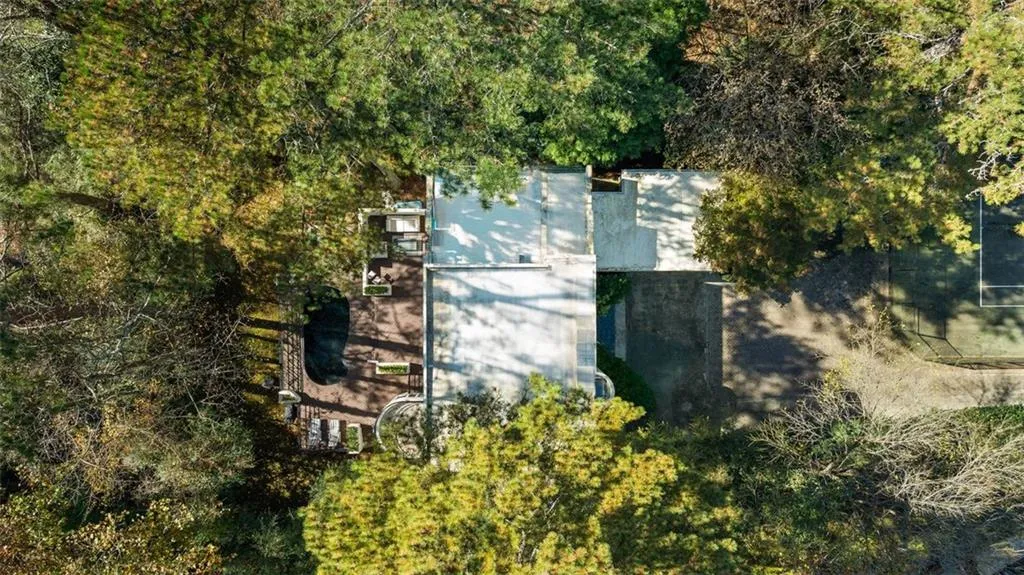 780 Crest Valley Drive, Atlanta, Georgia 30327, 3 Bedrooms Bedrooms, ,2 BathroomsBathrooms,Residential,Sold,780 Crest Valley Drive,7482262