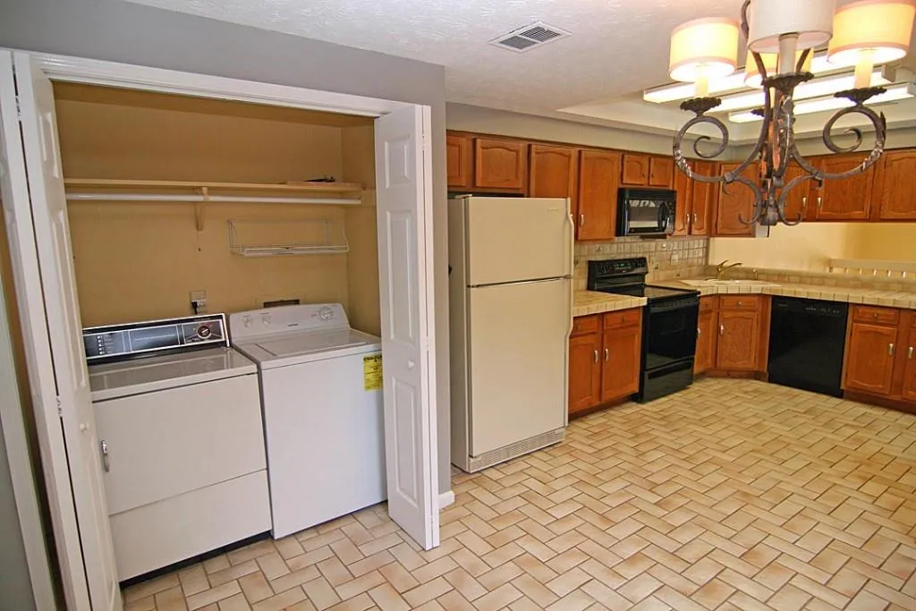 94 Dunwoody Springs Drive Unit 94, Sandy Springs, Georgia 30328, 2 Bedrooms Bedrooms, ,2 BathroomsBathrooms,Residential,Sold,94 Dunwoody Springs Drive Unit 94,5573015