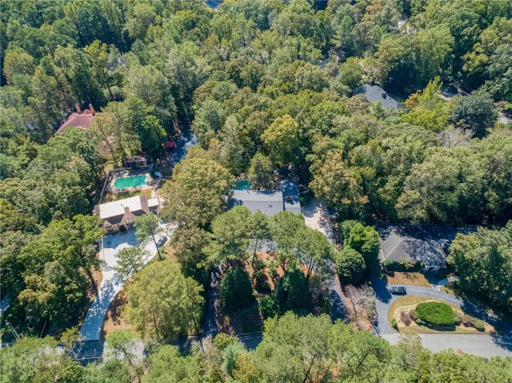 290 Glen Lake Drive, Atlanta, Georgia 30327, 5 Bedrooms Bedrooms, ,4 BathroomsBathrooms,Residential,For Sale,290 Glen Lake Drive,7665788