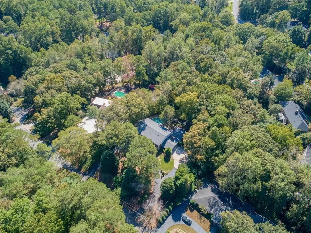 290 Glen Lake Drive, Atlanta, Georgia 30327, 5 Bedrooms Bedrooms, ,4 BathroomsBathrooms,Residential,For Sale,290 Glen Lake Drive,7665788
