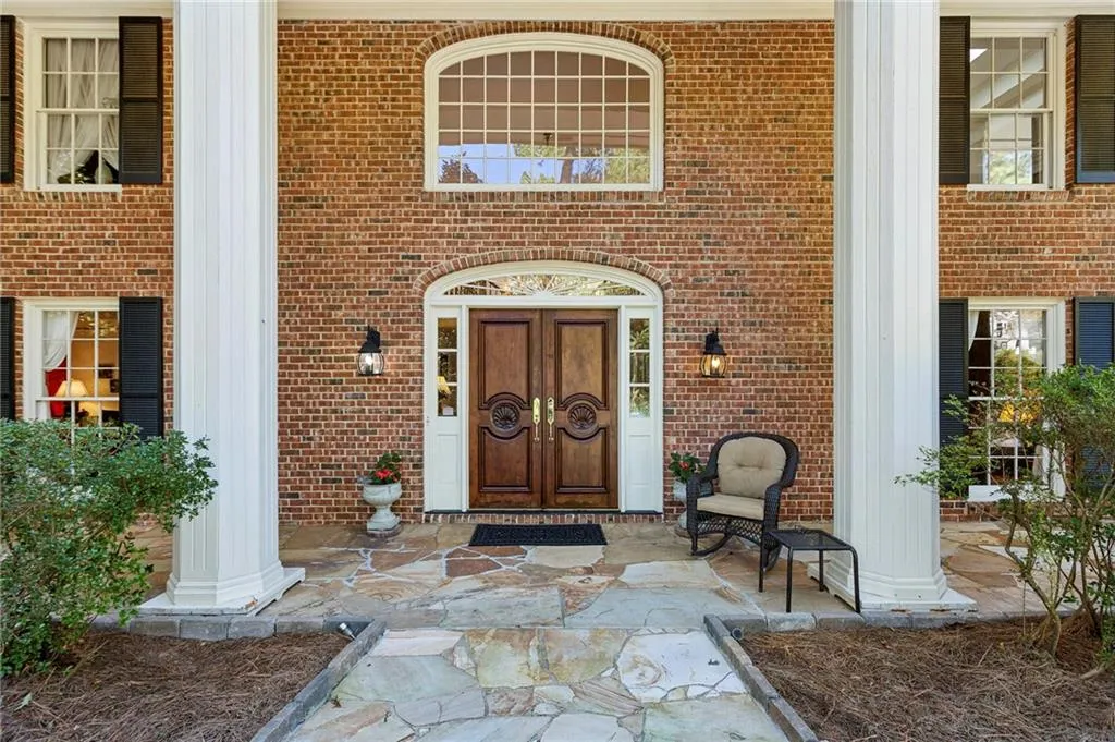 290 Glen Lake Drive, Atlanta, Georgia 30327, 5 Bedrooms Bedrooms, ,4 BathroomsBathrooms,Residential,For Sale,290 Glen Lake Drive,7665788