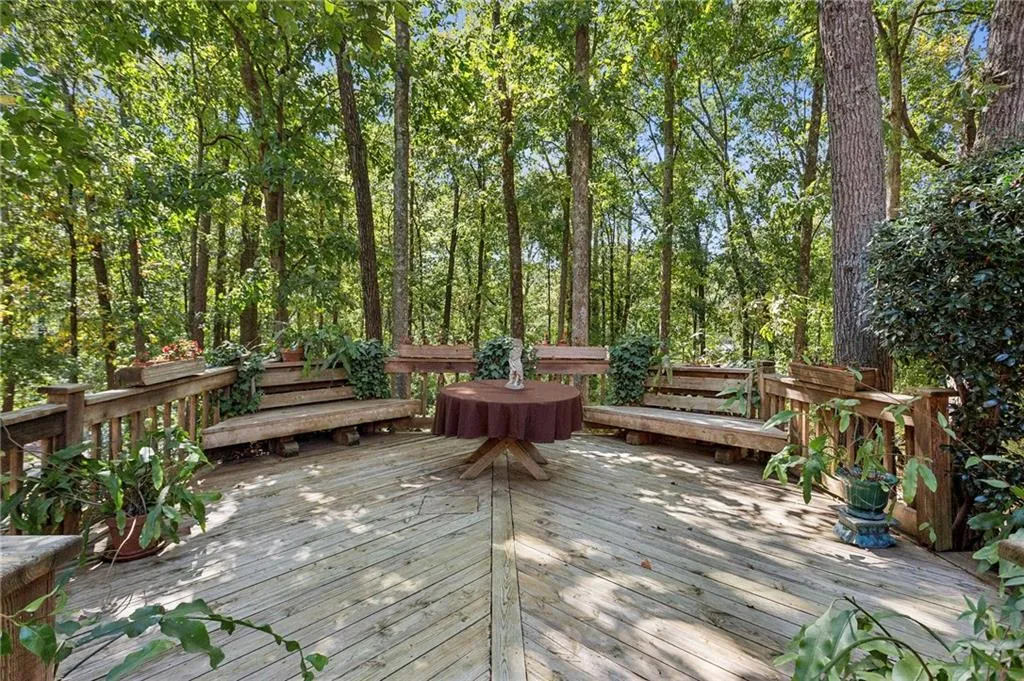 290 Glen Lake Drive, Atlanta, Georgia 30327, 5 Bedrooms Bedrooms, ,4 BathroomsBathrooms,Residential,For Sale,290 Glen Lake Drive,7665788