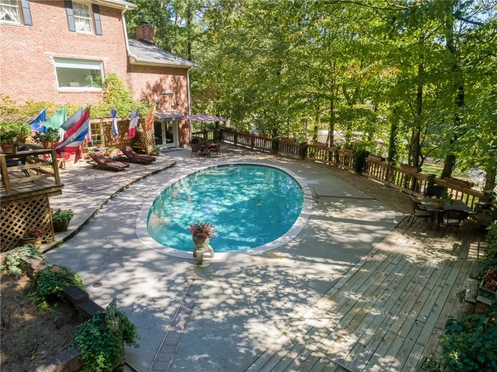 290 Glen Lake Drive, Atlanta, Georgia 30327, 5 Bedrooms Bedrooms, ,4 BathroomsBathrooms,Residential,For Sale,290 Glen Lake Drive,7665788