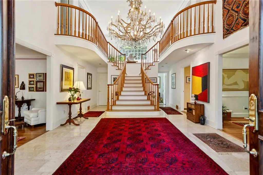 Dramatic 2-story entry hall