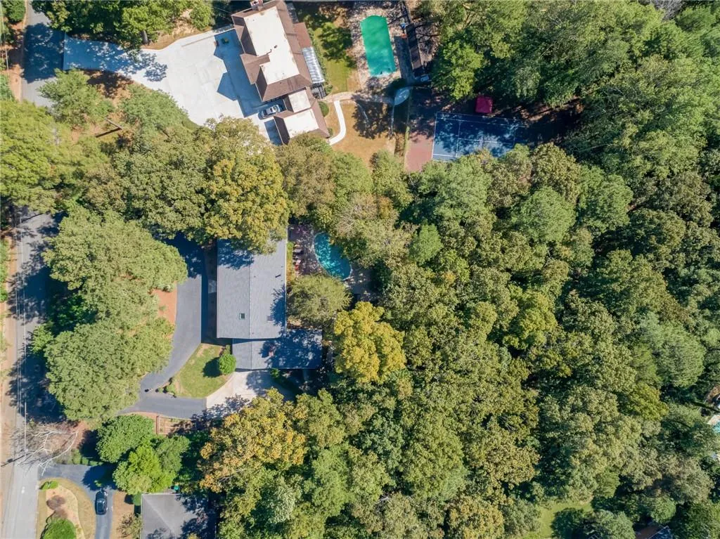 290 Glen Lake Drive, Atlanta, Georgia 30327, 5 Bedrooms Bedrooms, ,4 BathroomsBathrooms,Residential,For Sale,290 Glen Lake Drive,7665788