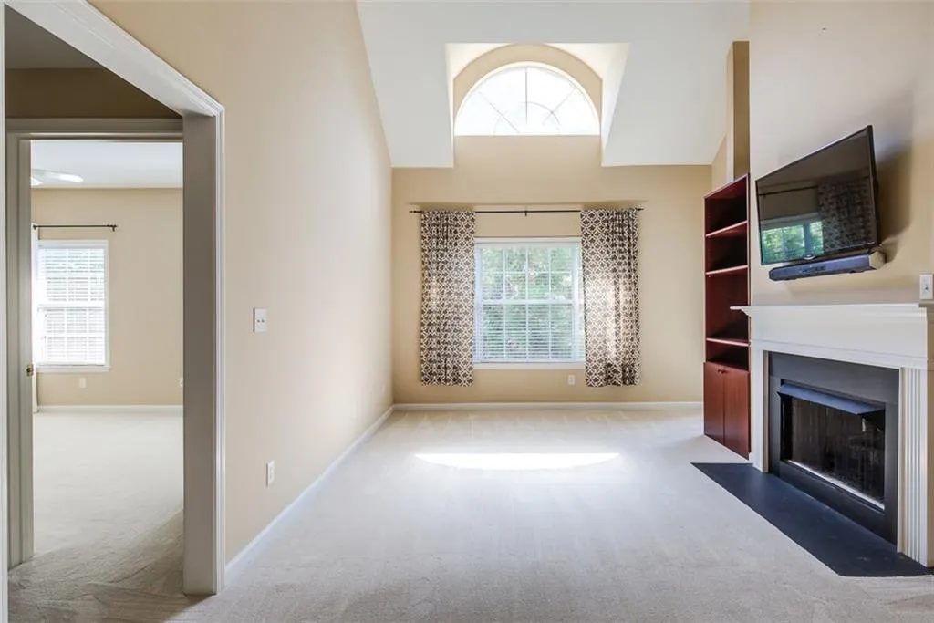 424 Lindbergh Drive Ne Unit 303, Atlanta, Georgia 30305, 2 Bedrooms Bedrooms, ,2 BathroomsBathrooms,Residential,Sold,424 Lindbergh Drive Ne Unit 303,6029880