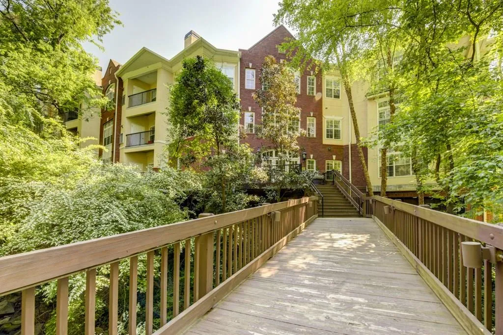 424 Lindbergh Drive Ne Unit 303, Atlanta, Georgia 30305, 2 Bedrooms Bedrooms, ,2 BathroomsBathrooms,Residential,Sold,424 Lindbergh Drive Ne Unit 303,6029880