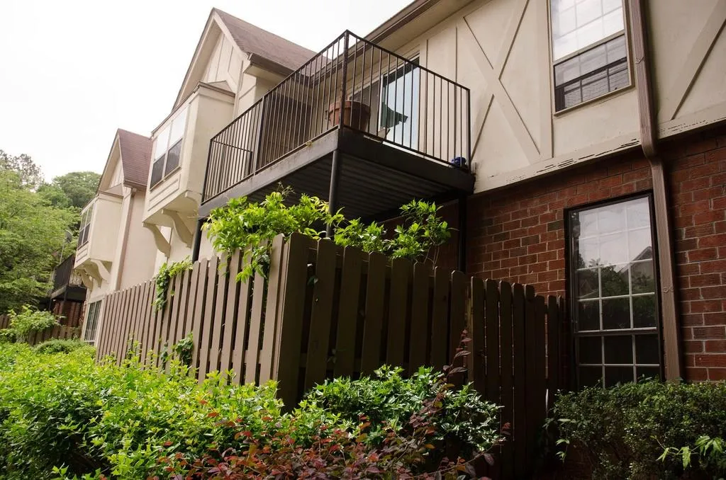 6851 Roswell Road Unit I-16, Sandy Springs, Georgia 30328, 3 Bedrooms Bedrooms, ,2 BathroomsBathrooms,Residential,Sold,6851 Roswell Road Unit I-16,5694524