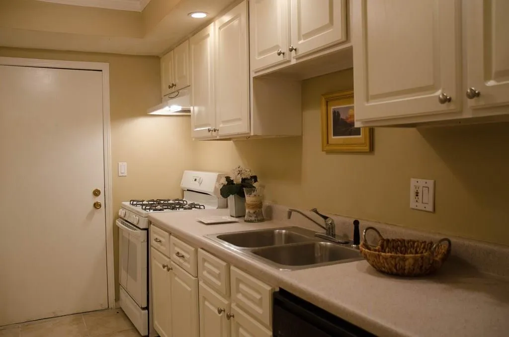 6851 Roswell Road Unit I-16, Sandy Springs, Georgia 30328, 3 Bedrooms Bedrooms, ,2 BathroomsBathrooms,Residential,Sold,6851 Roswell Road Unit I-16,5694524