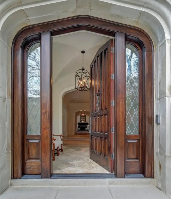 979 Crest Valley Drive, Atlanta, Georgia 30327, 5 Bedrooms Bedrooms, ,6 BathroomsBathrooms,Residential,Sold,979 Crest Valley Drive,6617076