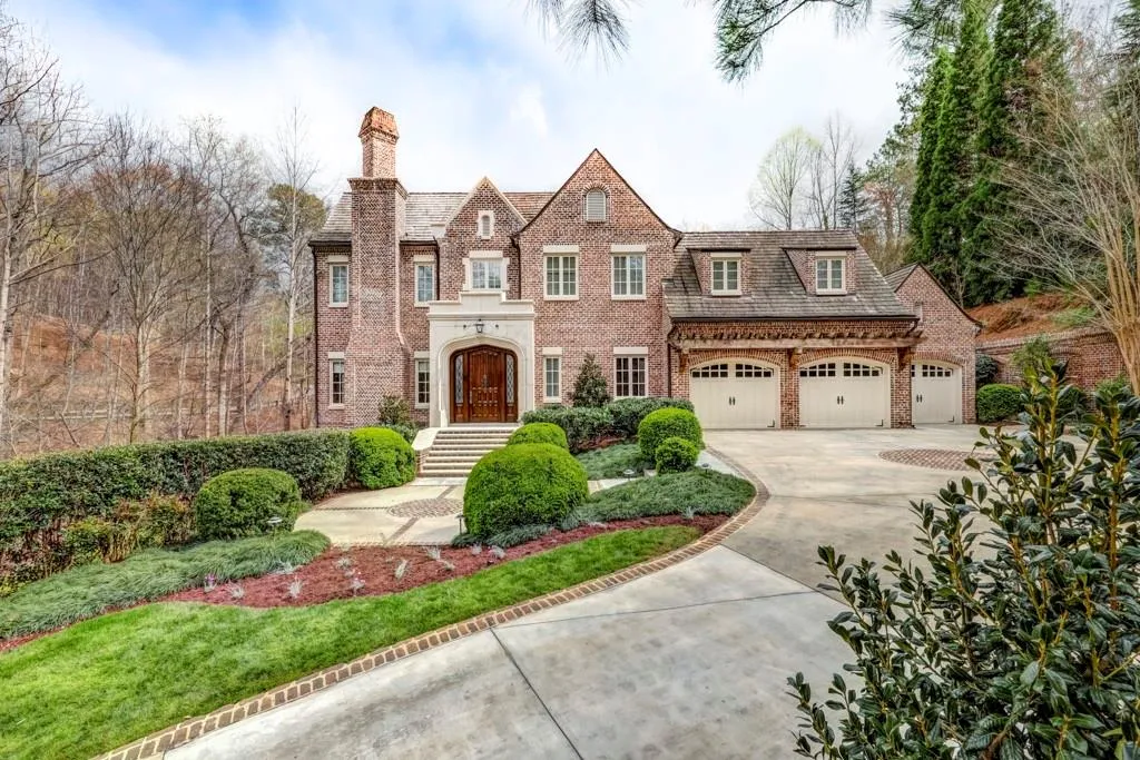 979 Crest Valley Drive, Atlanta, Georgia 30327, 5 Bedrooms Bedrooms, ,6 BathroomsBathrooms,Residential,Sold,979 Crest Valley Drive,6617076