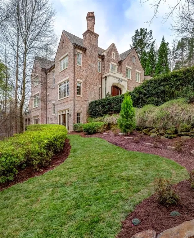 979 Crest Valley Drive, Atlanta, Georgia 30327, 5 Bedrooms Bedrooms, ,6 BathroomsBathrooms,Residential,Sold,979 Crest Valley Drive,6617076