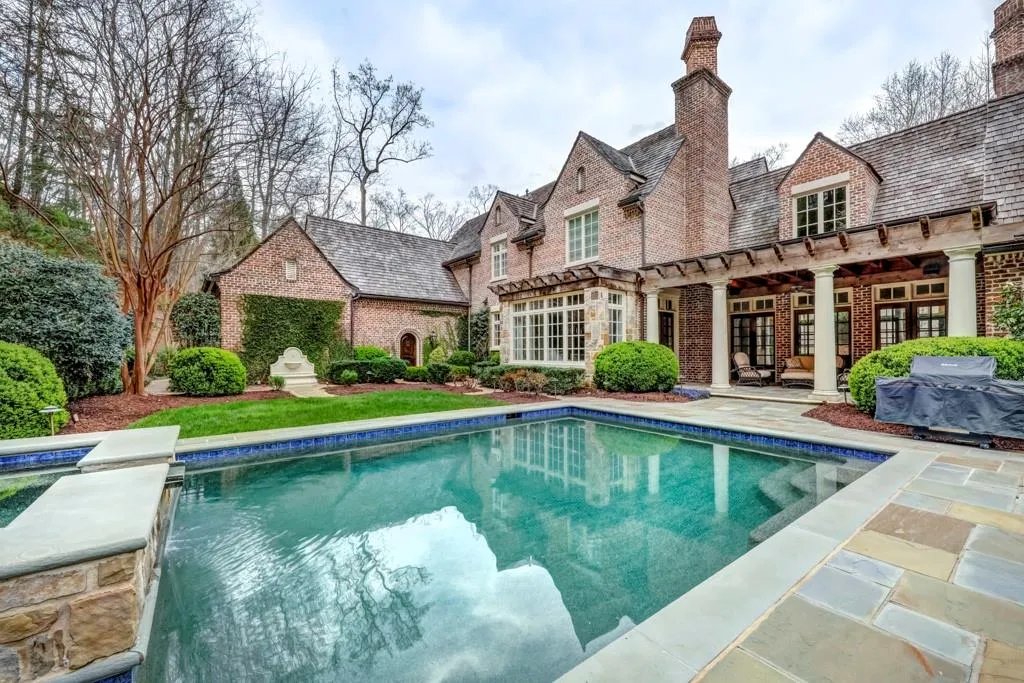 979 Crest Valley Drive, Atlanta, Georgia 30327, 5 Bedrooms Bedrooms, ,6 BathroomsBathrooms,Residential,Sold,979 Crest Valley Drive,6617076