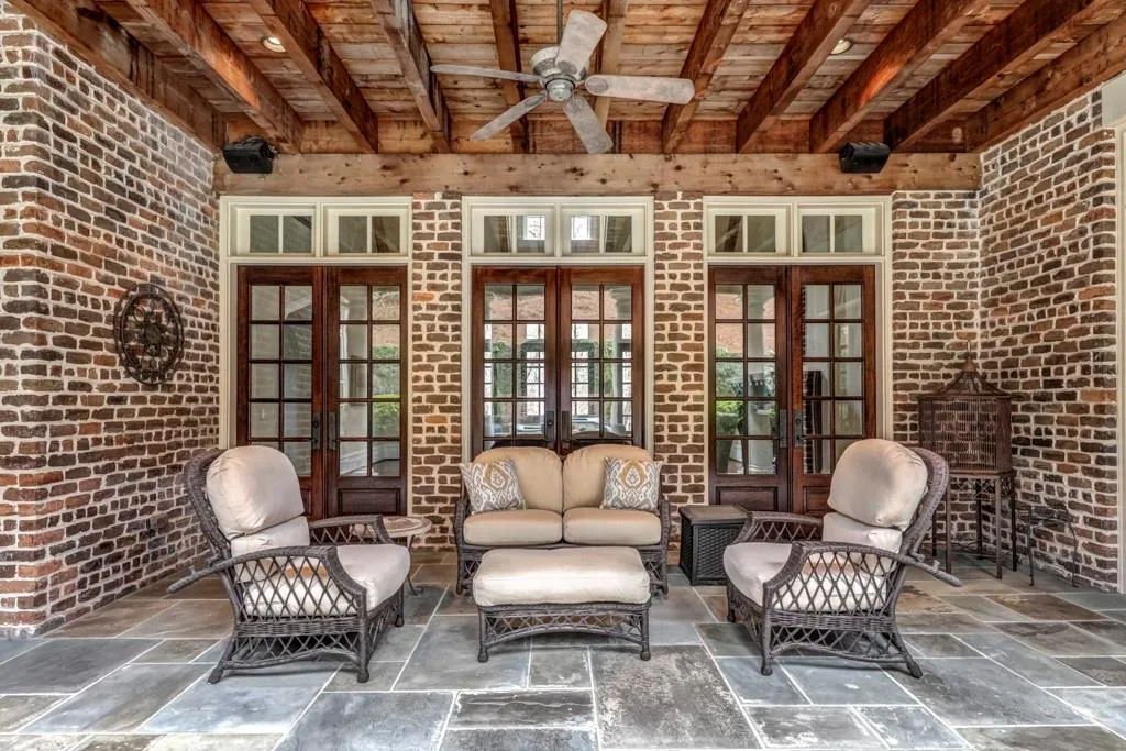 979 Crest Valley Drive, Atlanta, Georgia 30327, 5 Bedrooms Bedrooms, ,6 BathroomsBathrooms,Residential,Sold,979 Crest Valley Drive,6617076