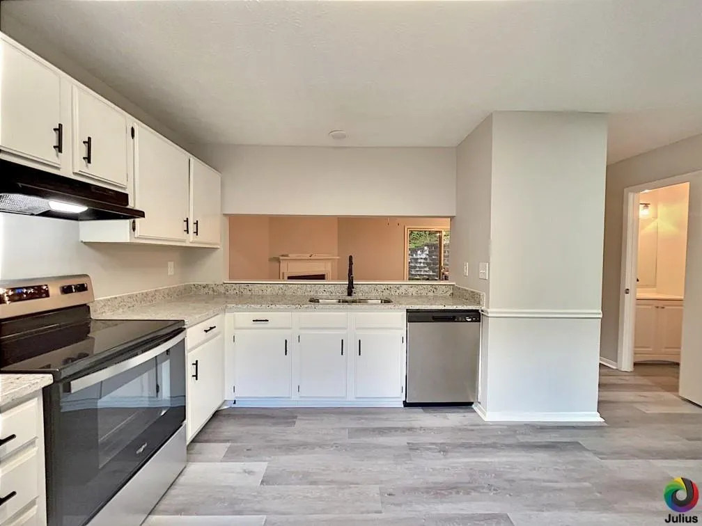 3008 Queen Anne Court, Sandy Springs, Georgia 30350, 2 Bedrooms Bedrooms, ,2 BathroomsBathrooms,Residential,Sold,3008 Queen Anne Court,7240222